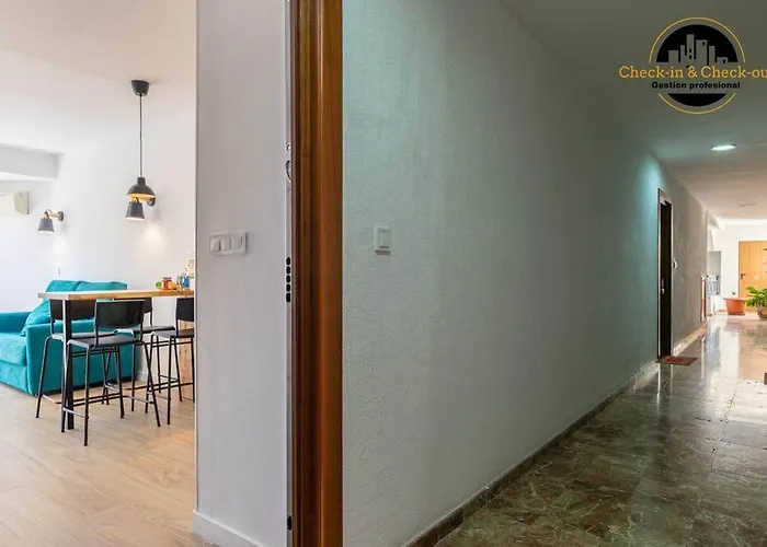 El Solaire Centro 토레몰리노스